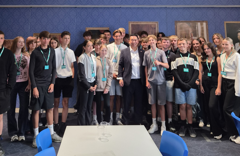 Local MP Alan Mak welcomes Purbrook Park School pupils to Parliament