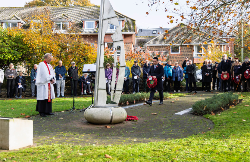 Local MP Alan Mak takes part in 2025 Armistice Day Act of Remembrance in Emsworth