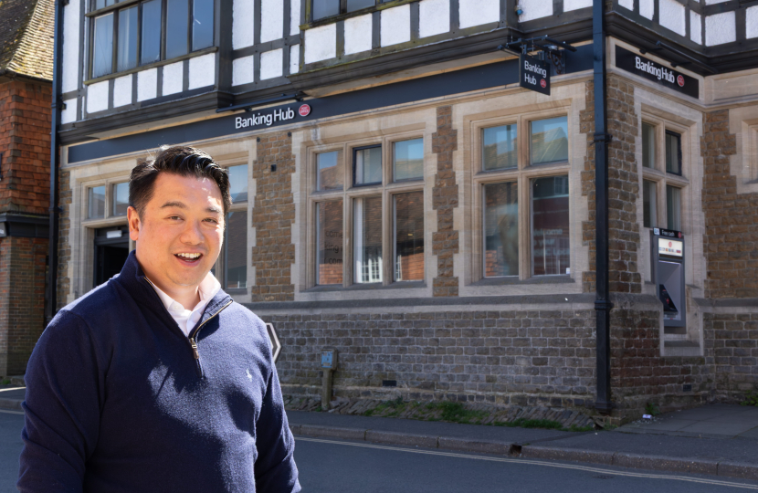 Local MP Alan Mak welcomes location for new temporary Banking Hub in Havant 