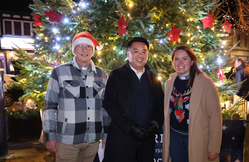 Local MP Alan Mak takes part in Emsworth Christmas Lights switch-on