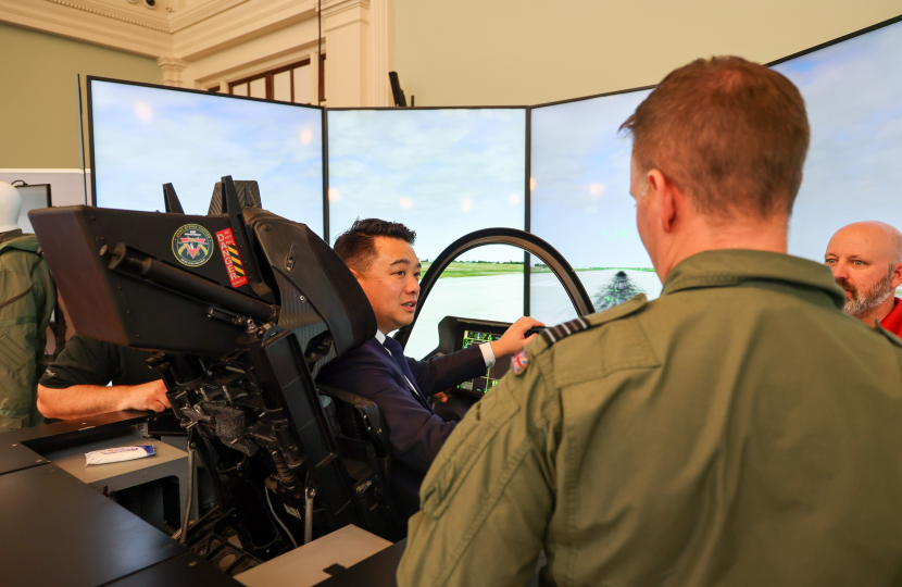 Local MP Alan Mak thanks RAF F-35 fighter jet pilots  