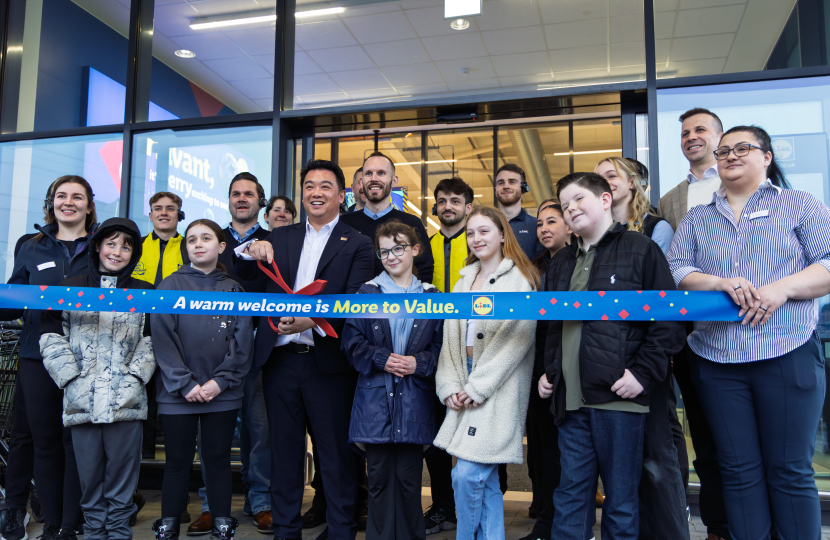 Local MP Alan Mak opens new Lidl store in Havant
