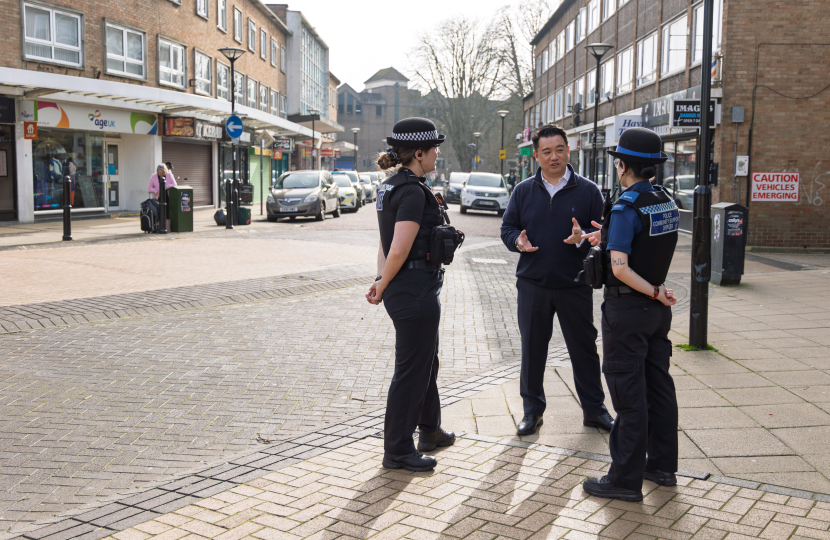 Local MP Alan Mak joins police in Havant to tackle shoplifting