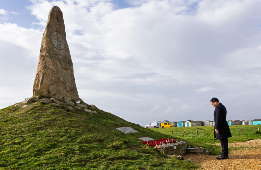 Local MP Alan Mak pays his respects to Hayling Island's veterans and heroes on Remembrance Sunday 2025