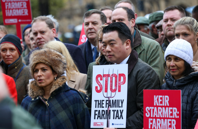 Alan Mak supporting protestors against Labour's Family Farm Tax