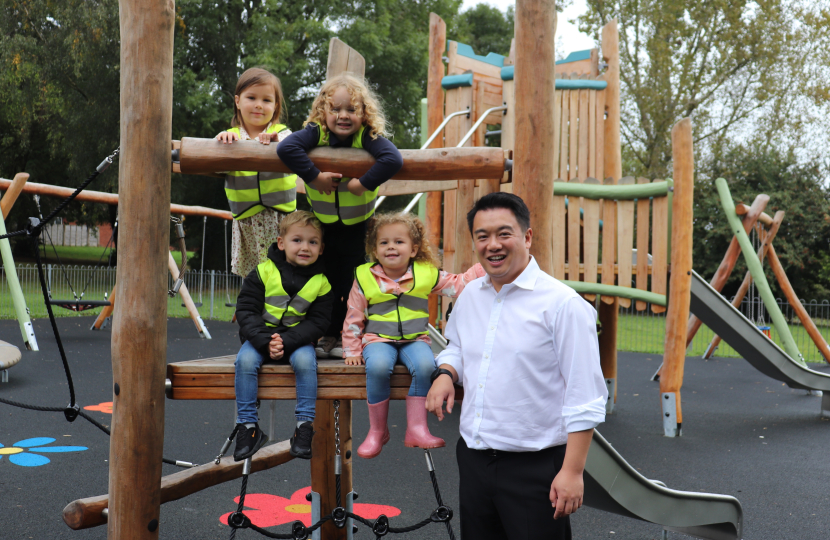 Local MP Alan Mak welcomes £85,000 of Government funding to refurbish Springwood Avenue Play Area next to Springwood Community Centre 