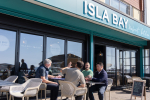 Local MP Alan Mak visits Hayling Island’s vandalism-hit Isla Bay cafe to show his support