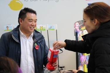 Alan Mak MP sold poppies at Lidl on Hayling Island