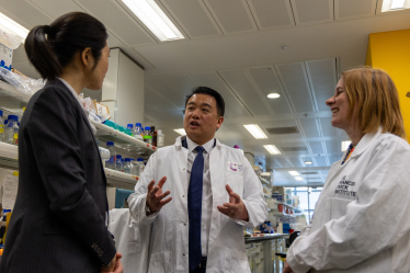 Local MP Alan Mak visits Crick Institute to support fight against cancer 