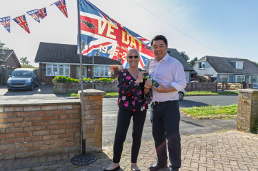 Local MP Alan Mak shows support for Hayling Island VE Day 80th anniversary street party