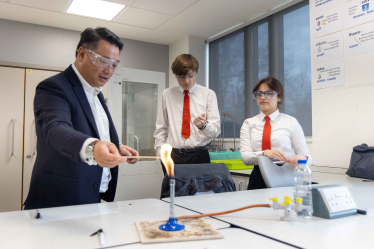 Local MP Alan Mak visits Park Community School to support local science students