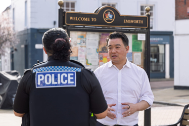 Local MP Alan Mak joins police in Emsworth to tackle shoplifting