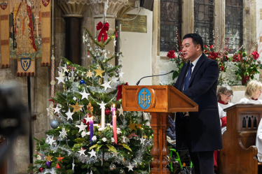 Local MP Alan Mak takes part in annual Havant Community Christmas Carol Service for 2025