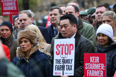 Alan Mak supporting protestors against Labour's Family Farm Tax